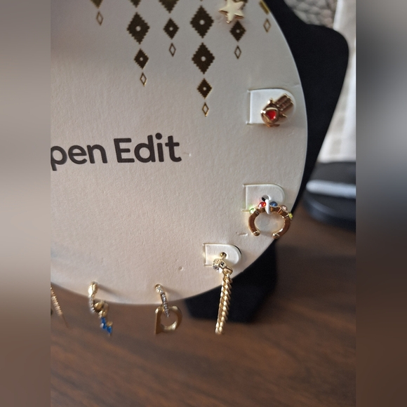 Nordstrom Open Edit earrings gift set letter D - Picture 4 of 6